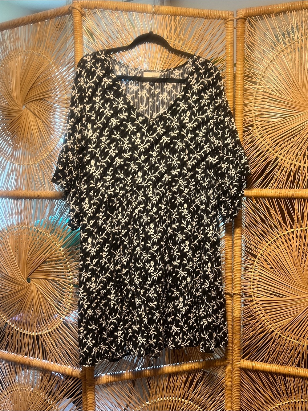 Universal Thread Black and White Floral V-Neck Tiered Dress